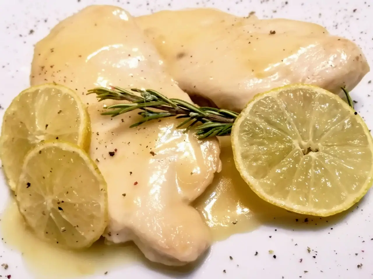 Pollo al limone tenerissimo che si scioglie in bocca con marinatura veloce