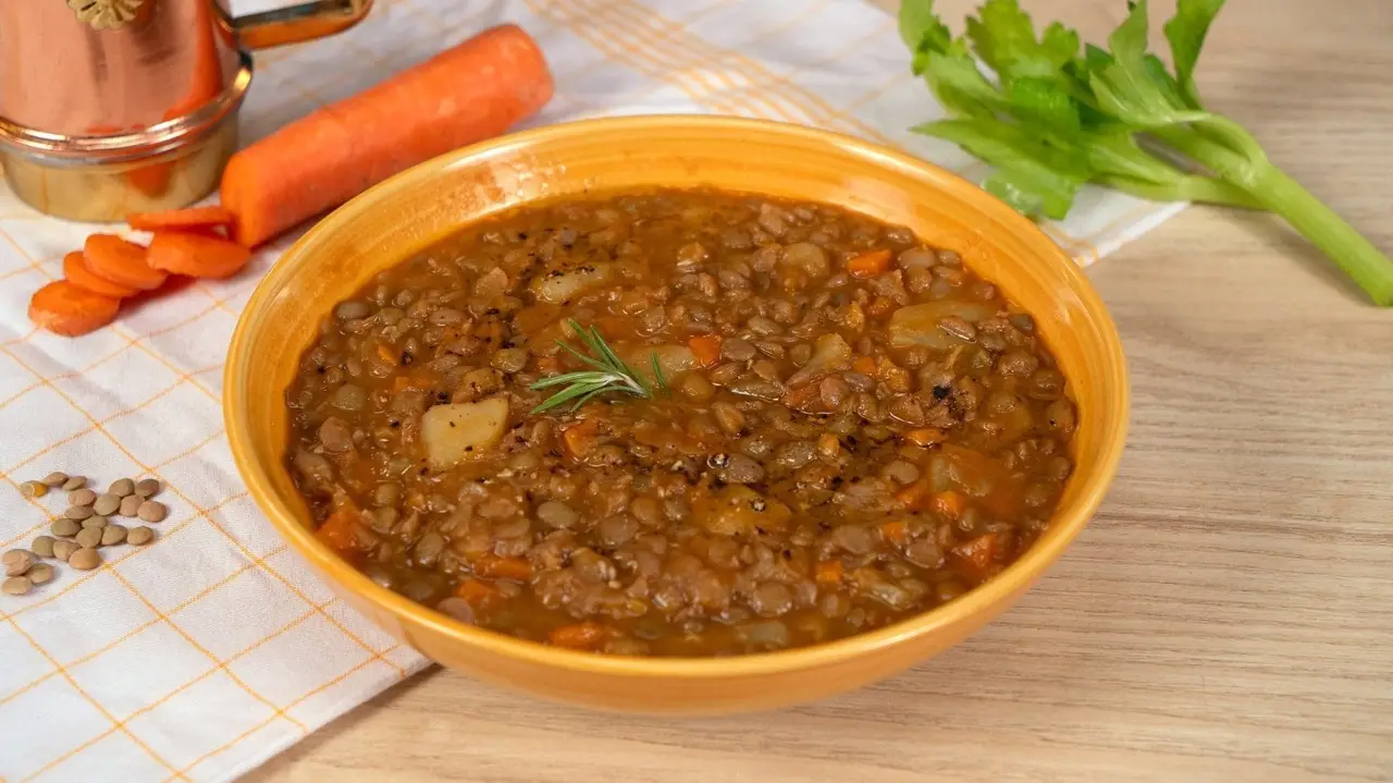 Come preparare una zuppa di lenticchie calda e saporita