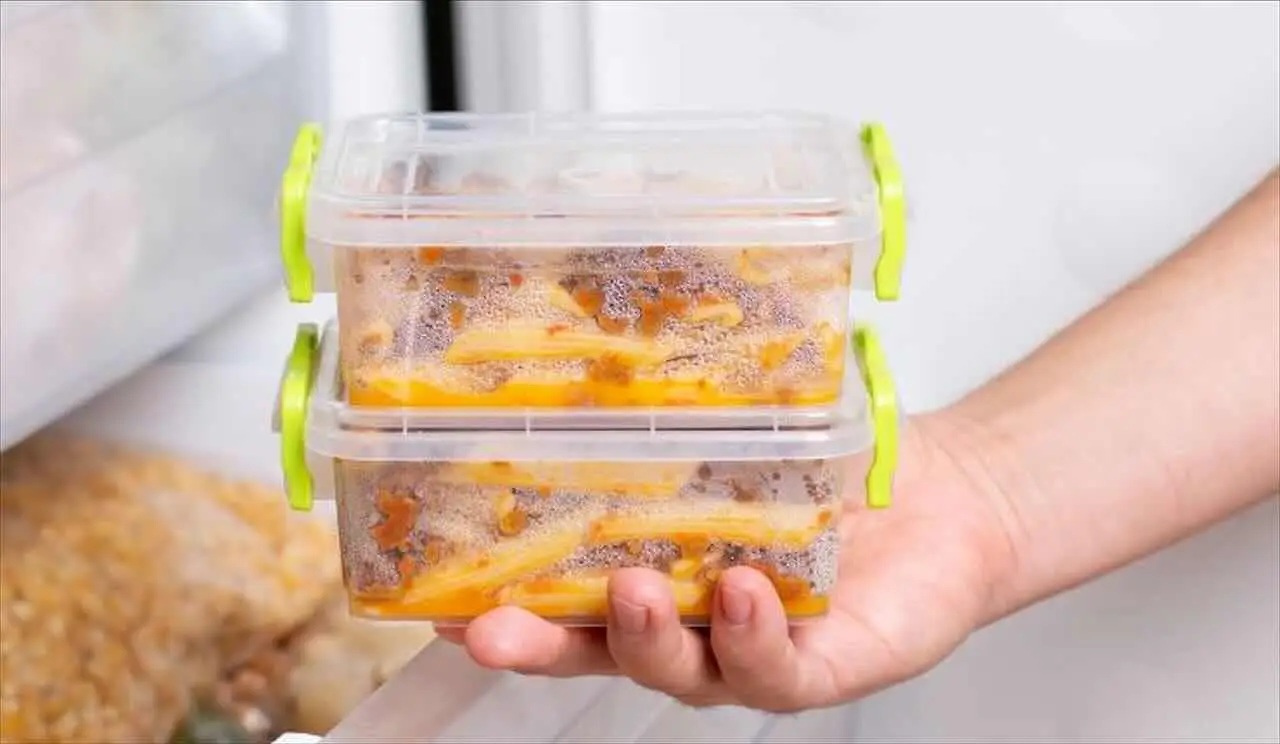 Non conservare la pasta avanzata nel frigo così: si rovina subito