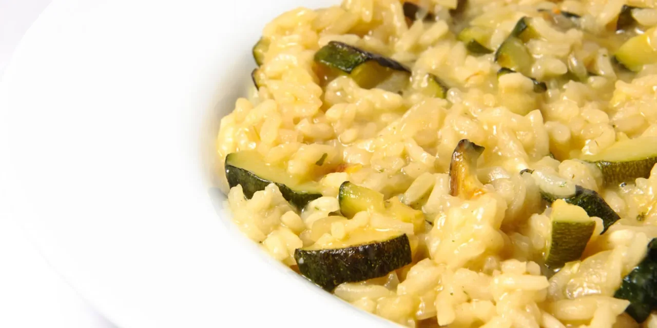 Risotto alle zucchine? Ecco il trucco dello chef per renderlo cremosissimo senza burro