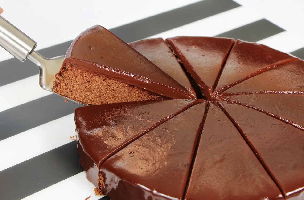 La torta al cioccolato pronta in soli 5 minuti: velocità e gusto senza precedenti