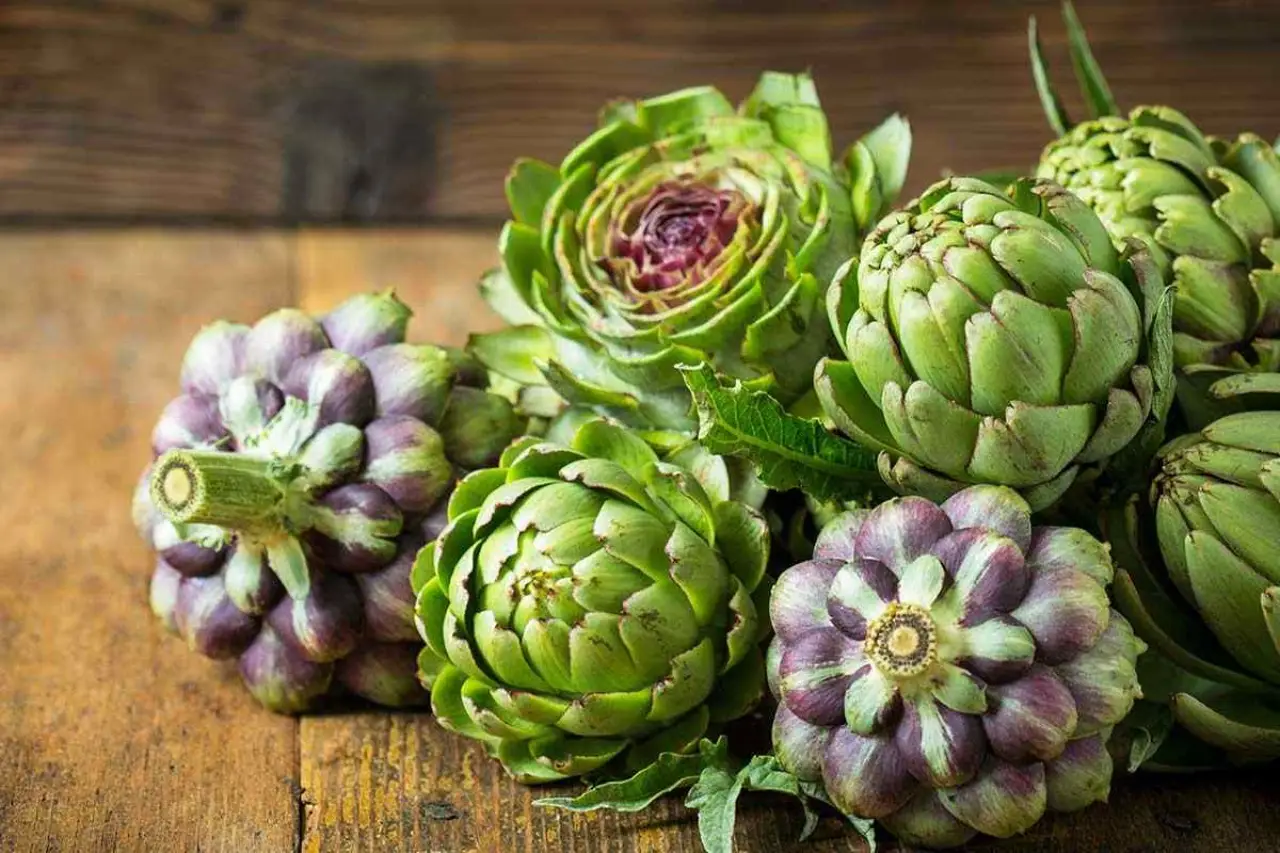 Come cucinare la padellata di carciofi alla romanesca ecco la ricetta