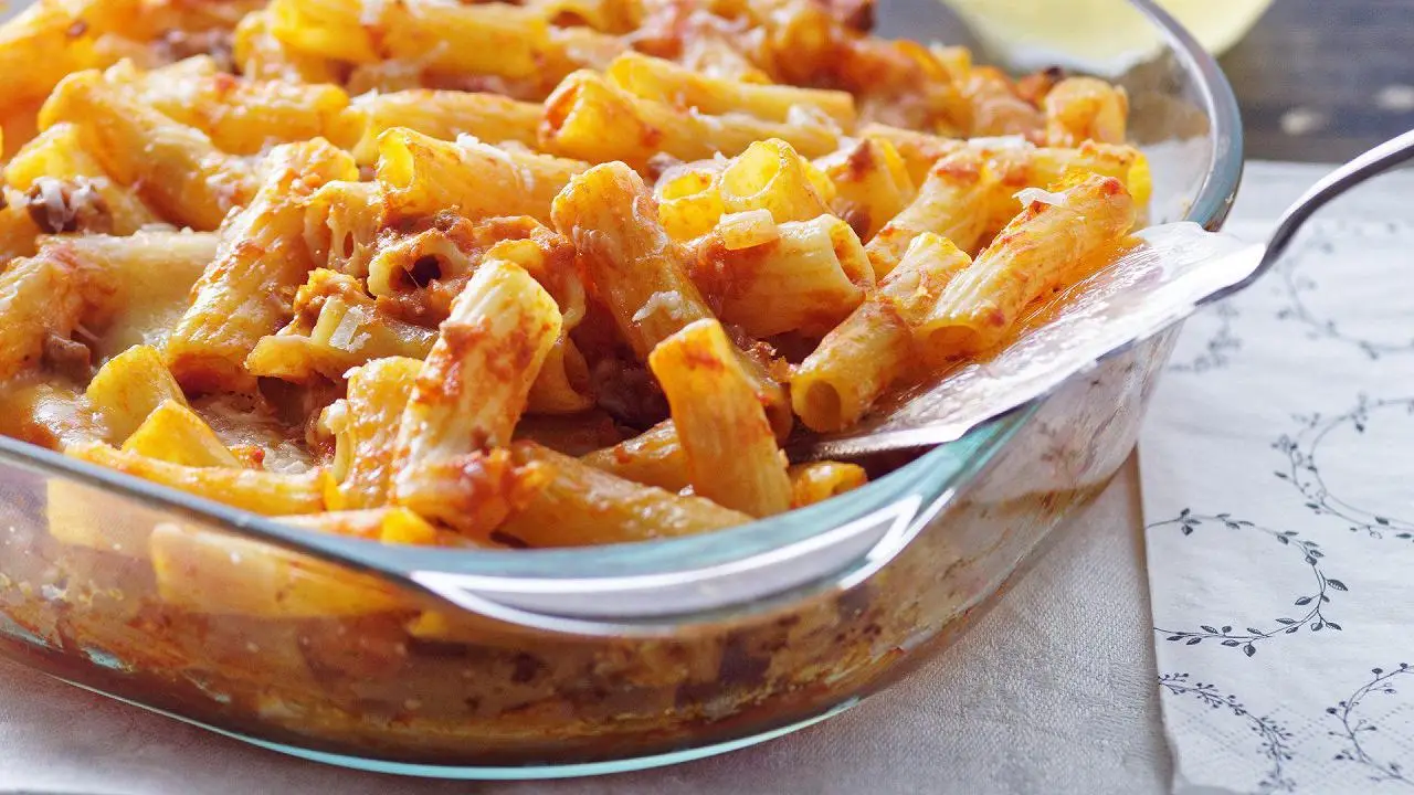 La pasta al forno cremosa che non si asciuga mai grazie a un semplice passaggio