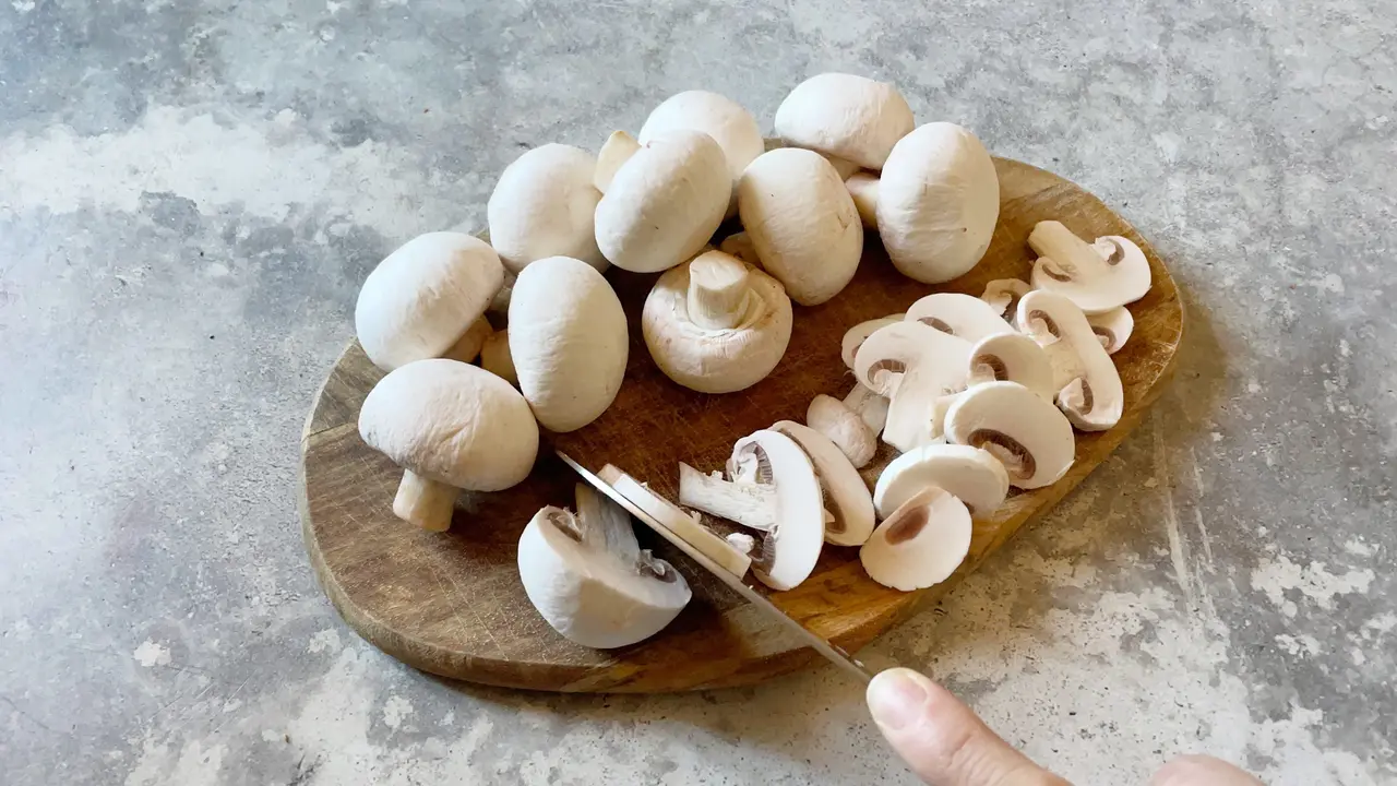 Non lavare i funghi così: rischi di rovinarne gusto e consistenza