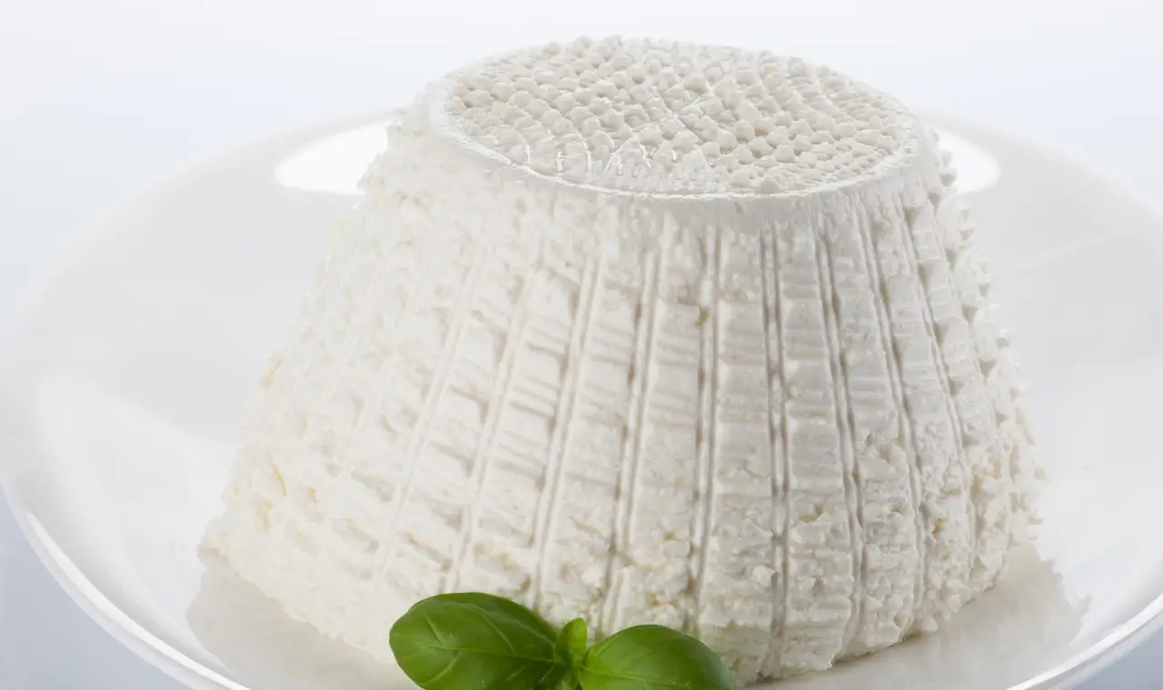Come riconoscere una ricotta davvero fresca: il dettaglio che fa la differenza